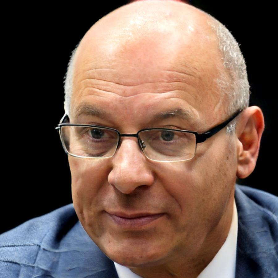 Portrait de Thomas Moreau, consultant en gestion d'urgences financières